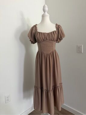 Trixxi Puff Sleeve Midi‎ Dress in Taupe